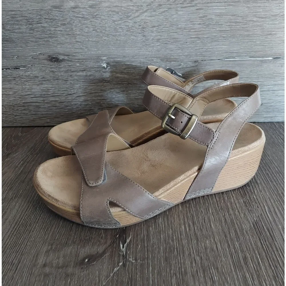 DANSKO LAURIE BURNISHED CALF STONE LEATHER SANDAL 39 WEDGE CASUAL VACATION